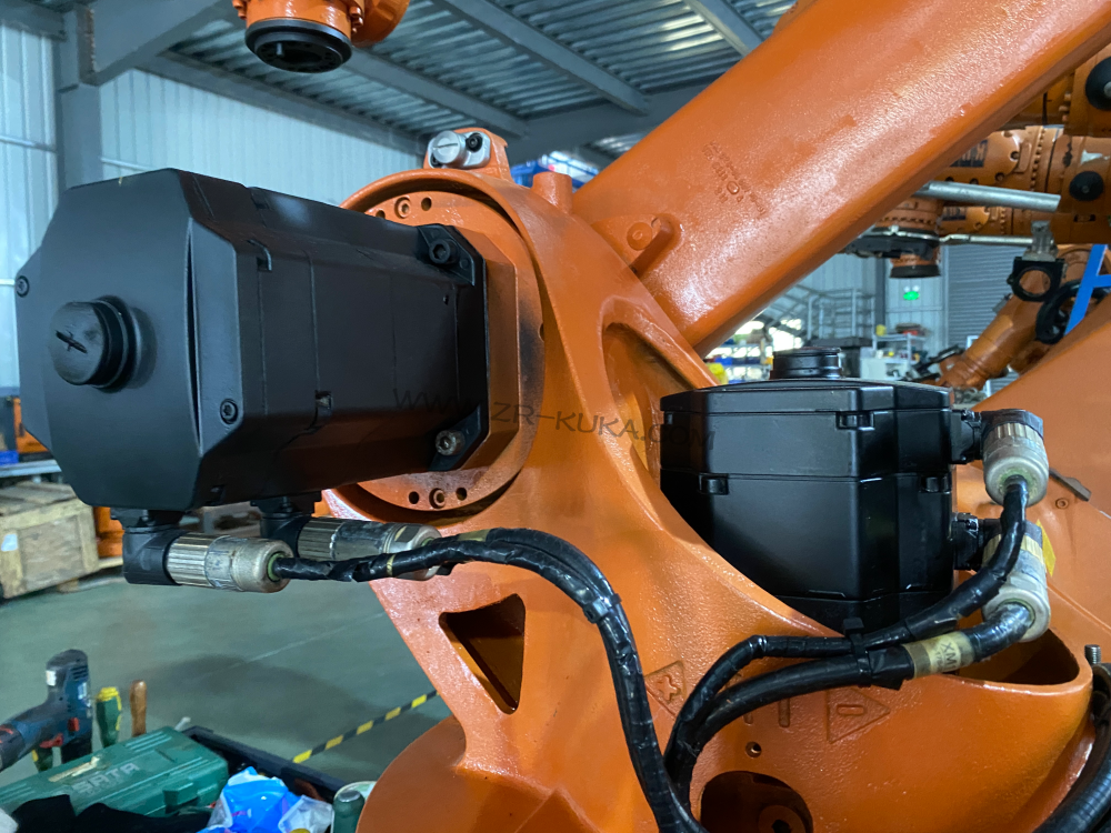 庫(kù)卡KUKA機(jī)器人kr16-2伺服電機(jī)維