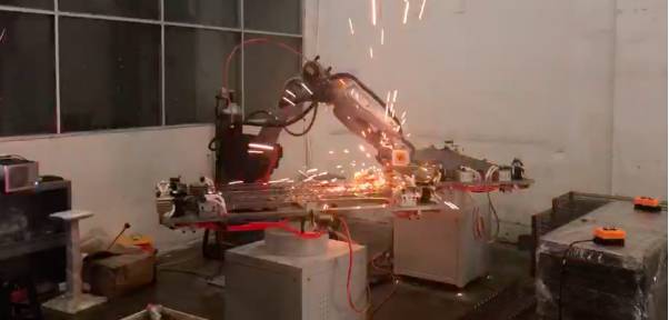 ΢�����ܣ�AI���ӵ�Ӳ�Ƽ����I�F�