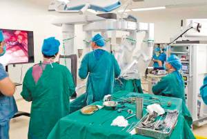 哈醫(yī)大四院“達(dá)芬奇”機(jī)器人疑難病癥“分分鐘搞定”