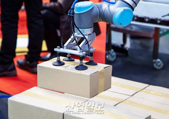 協(xié)作機(jī)器人市場,應(yīng)用領(lǐng)域擴(kuò)大中,但市場還未爆發(fā)