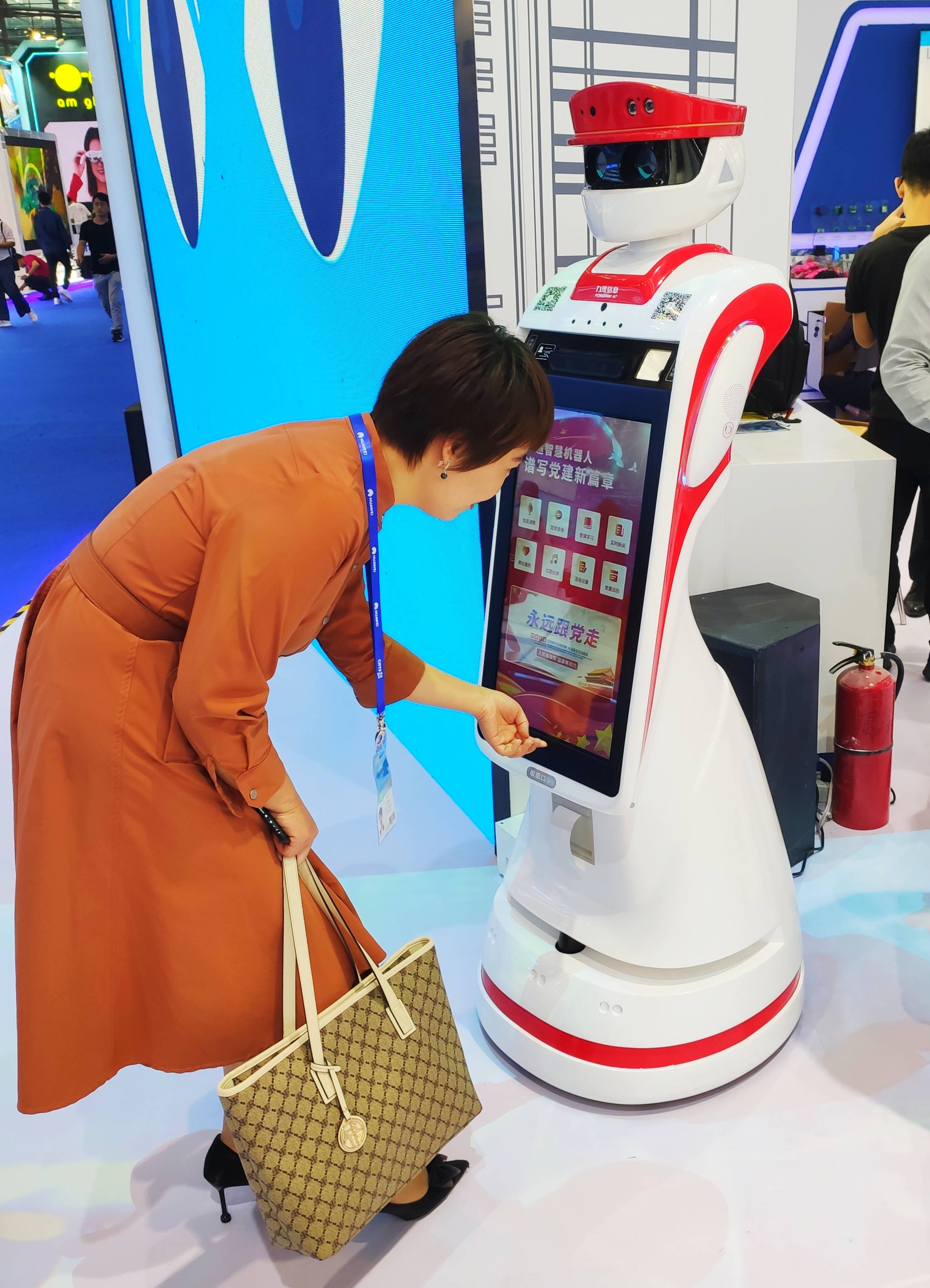 高交會:機(jī)器人從工業(yè)生產(chǎn)走入大眾生活