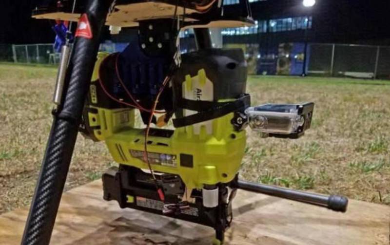 美國大學把射釘槍裝上無人機 欲代替建筑工人高空作業