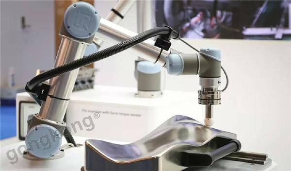 優(yōu)傲機(jī)器人改變無論大小!