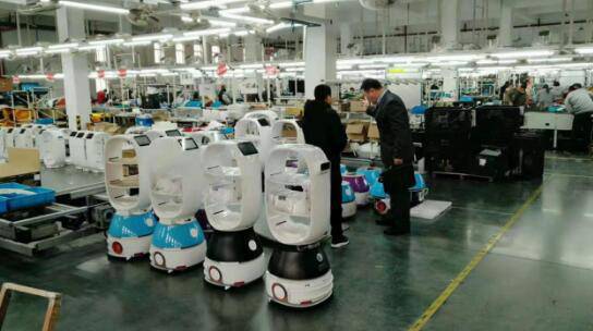 “智慧+”產業(yè)不斷壯大,多家餐廳試用服務機器人