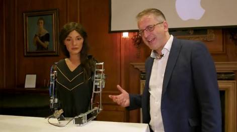 機器人也會創(chuàng)造 牛津大學舉辦機器人藝術作品展